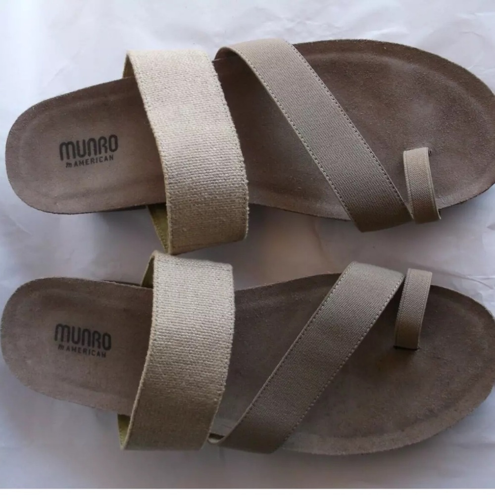 Munro Aries size 9M sandals.  Two tone beige.